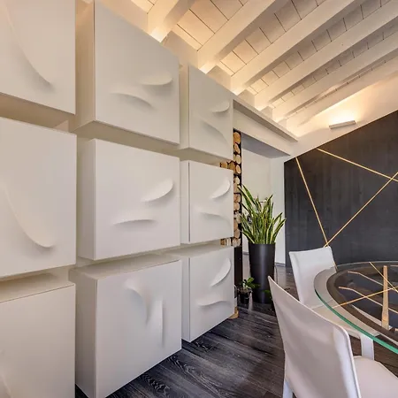 Alpine Luxury Penthouse - Private Gym & Alps View Apartment *
