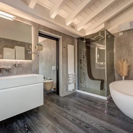 Alpine Luxury Penthouse - Private Gym & Alps View Apartment *